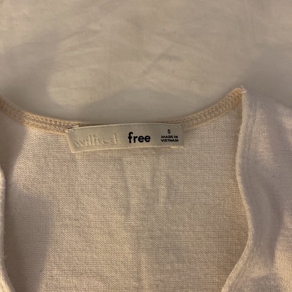 White going out top - Picture 2 of 3